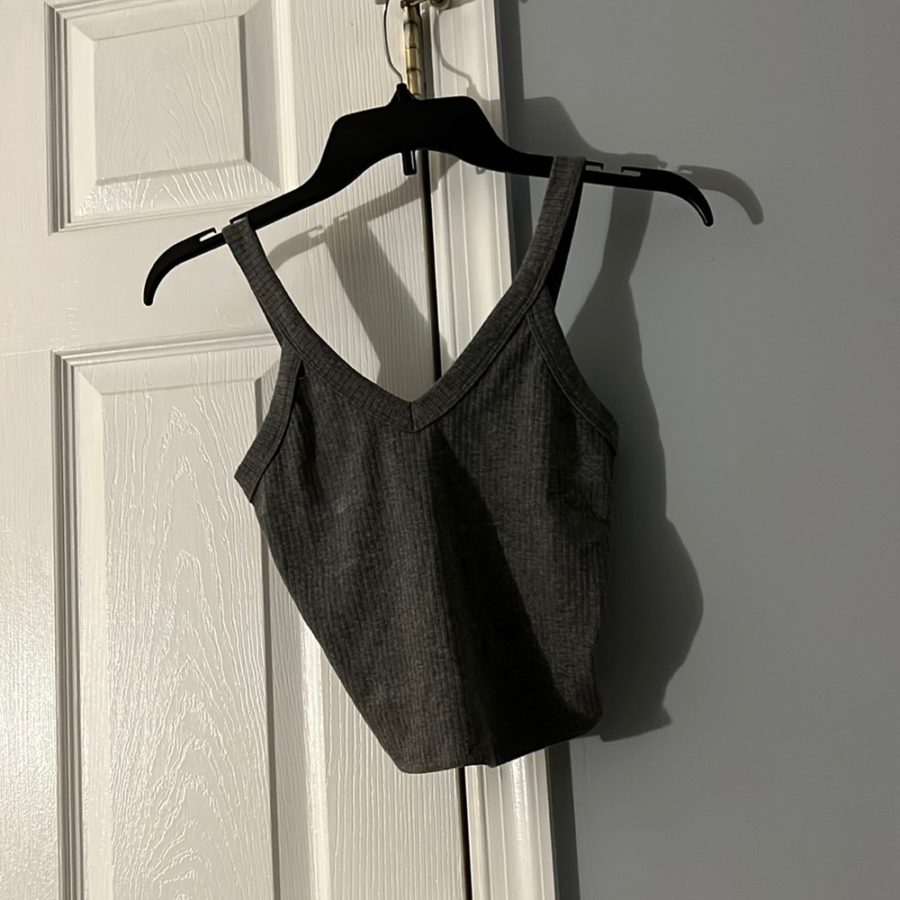 Grey cropped tank top